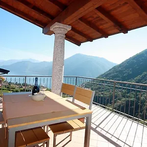 The Balcony On The Lake Apartment